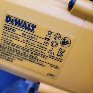 디월트 각도절단기 dcs-727n 베어툴