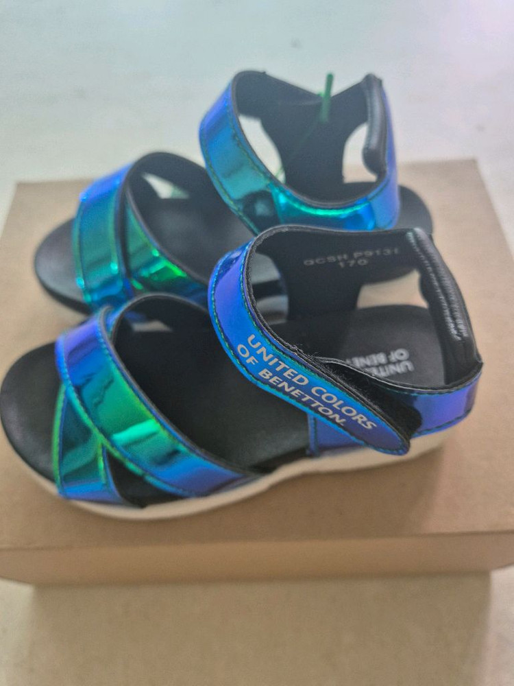 베네통 아동 샌들 새상품 사이즈는 170--1