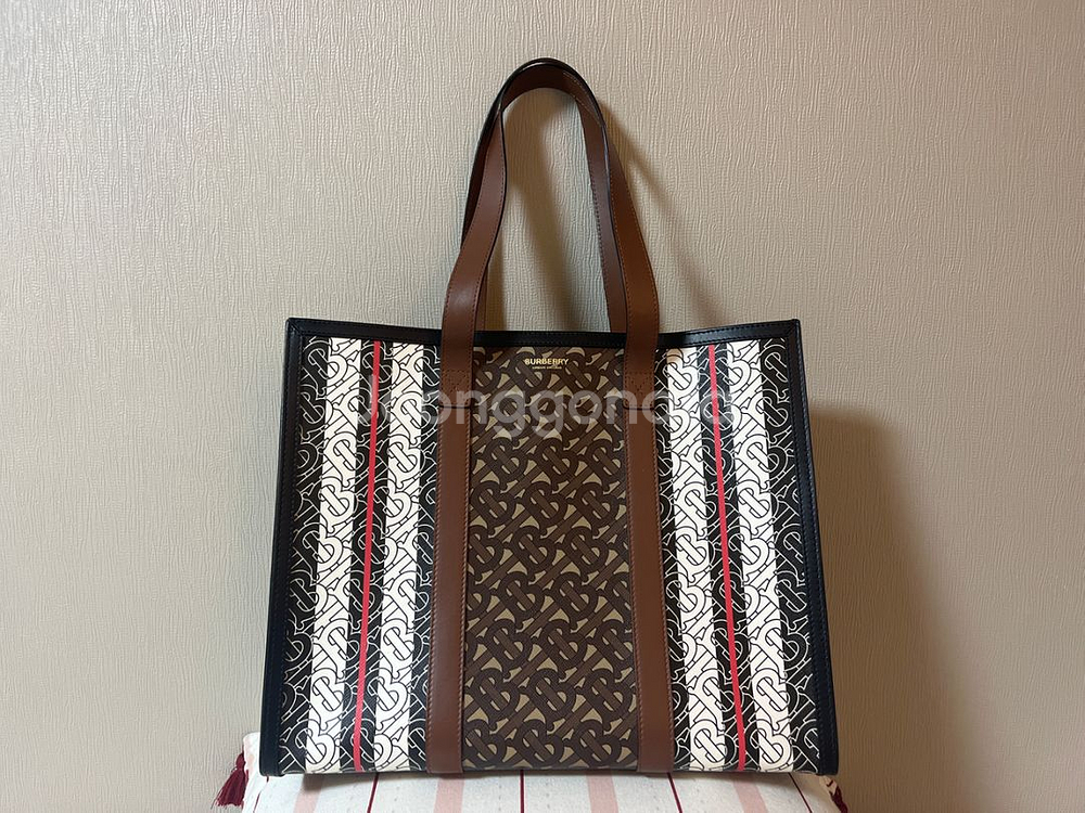 버버리 모노그램 토트백--0
