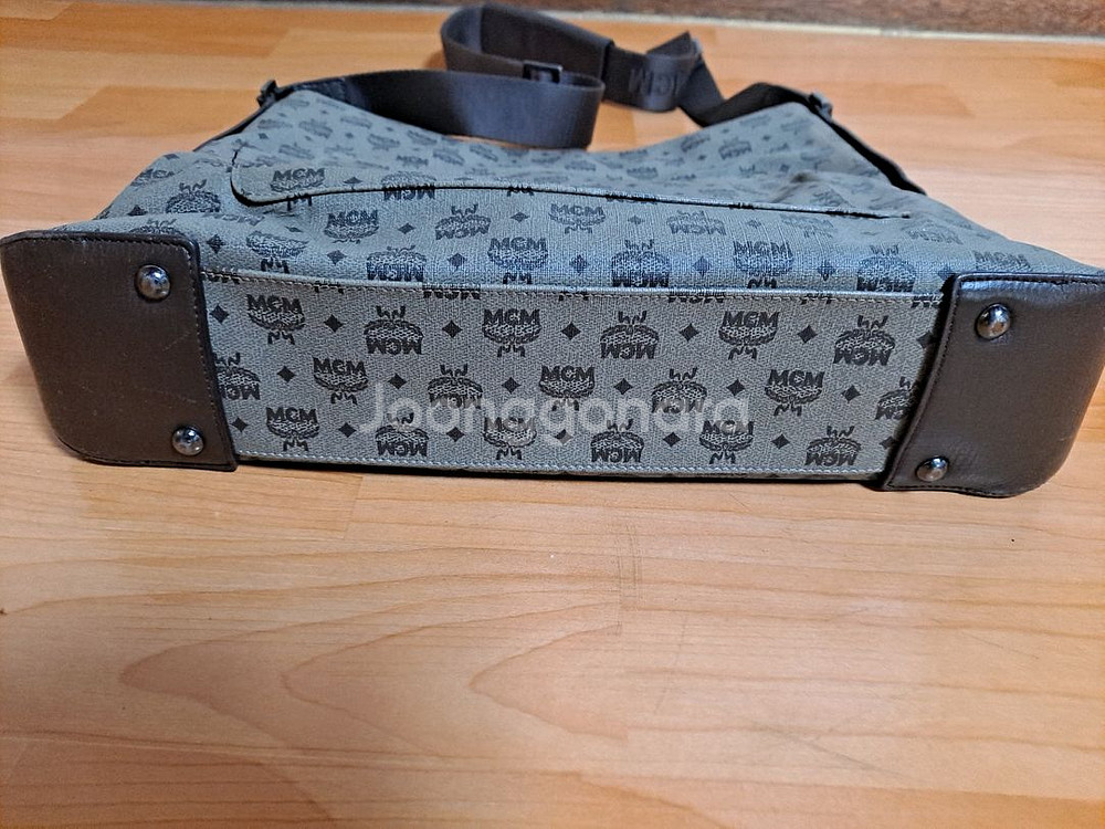 MCM 남성 크로스백 숄더백 정품--2