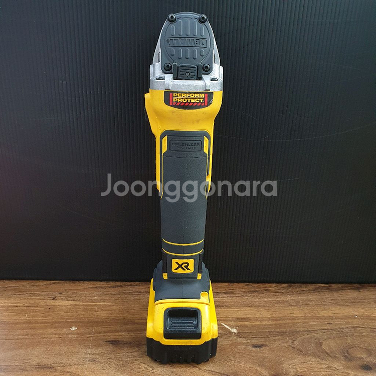 디월트 충전그라인더 DCG405 20V 5인치 배터리포함--1