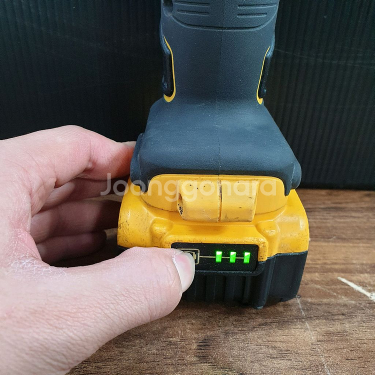 디월트 충전그라인더 DCG405 20V 5인치 배터리포함--4