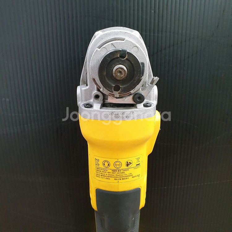디월트 충전그라인더 DCG405 20V 5인치 배터리포함--5