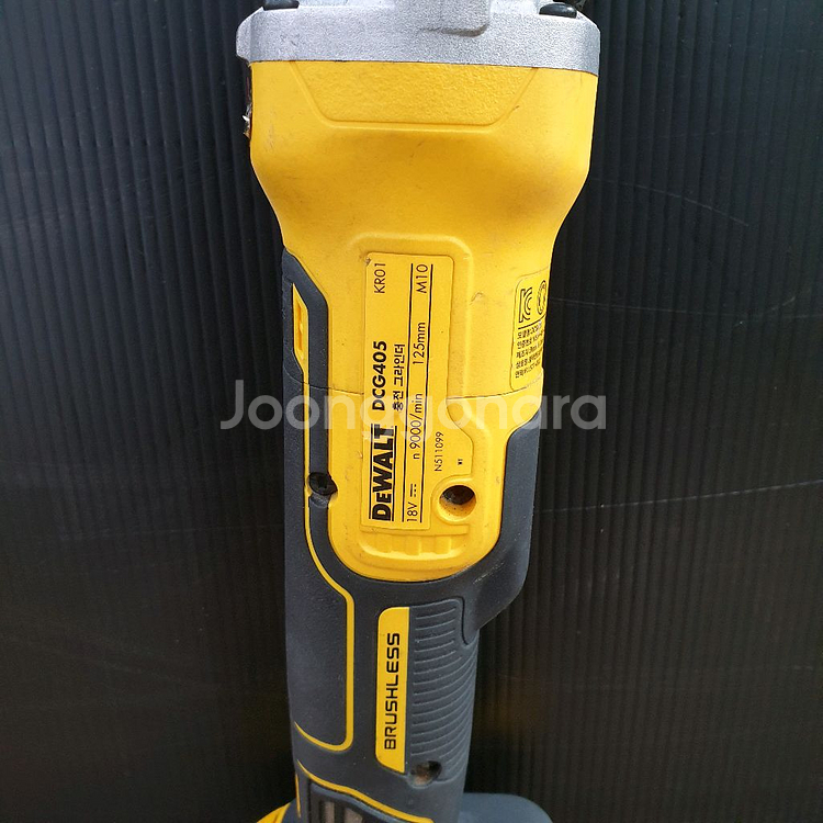 디월트 충전그라인더 DCG405 20V 5인치 배터리포함--6