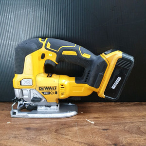 디월트충전직쏘 DCS334 배터리포함