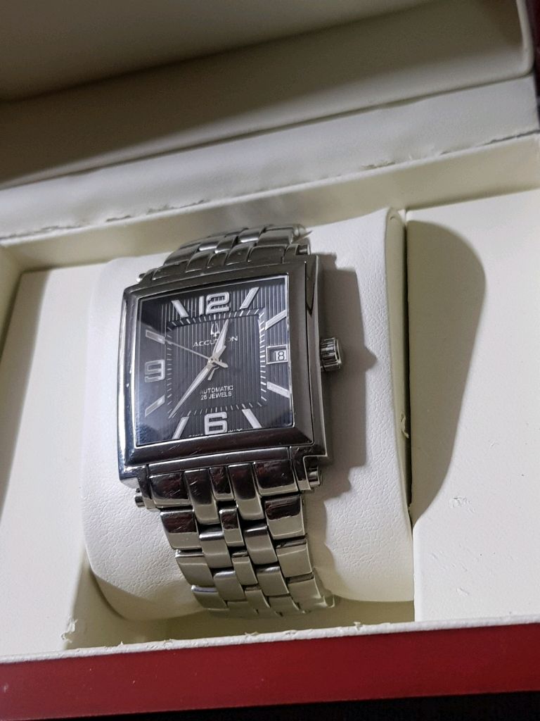 부로바 아큐트론 오토매틱