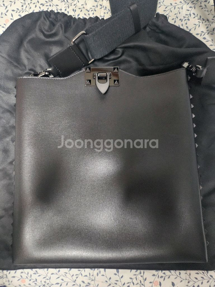 정품 발렌티노 락스터드 크로스백--0