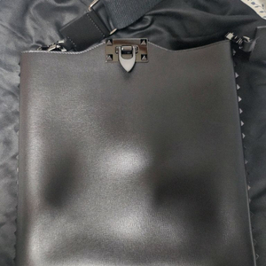 정품 발렌티노 락스터드 크로스백