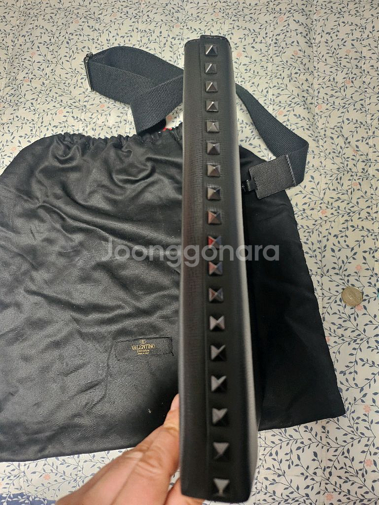 정품 발렌티노 락스터드 크로스백--2