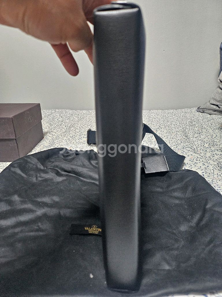 정품 발렌티노 락스터드 크로스백--3