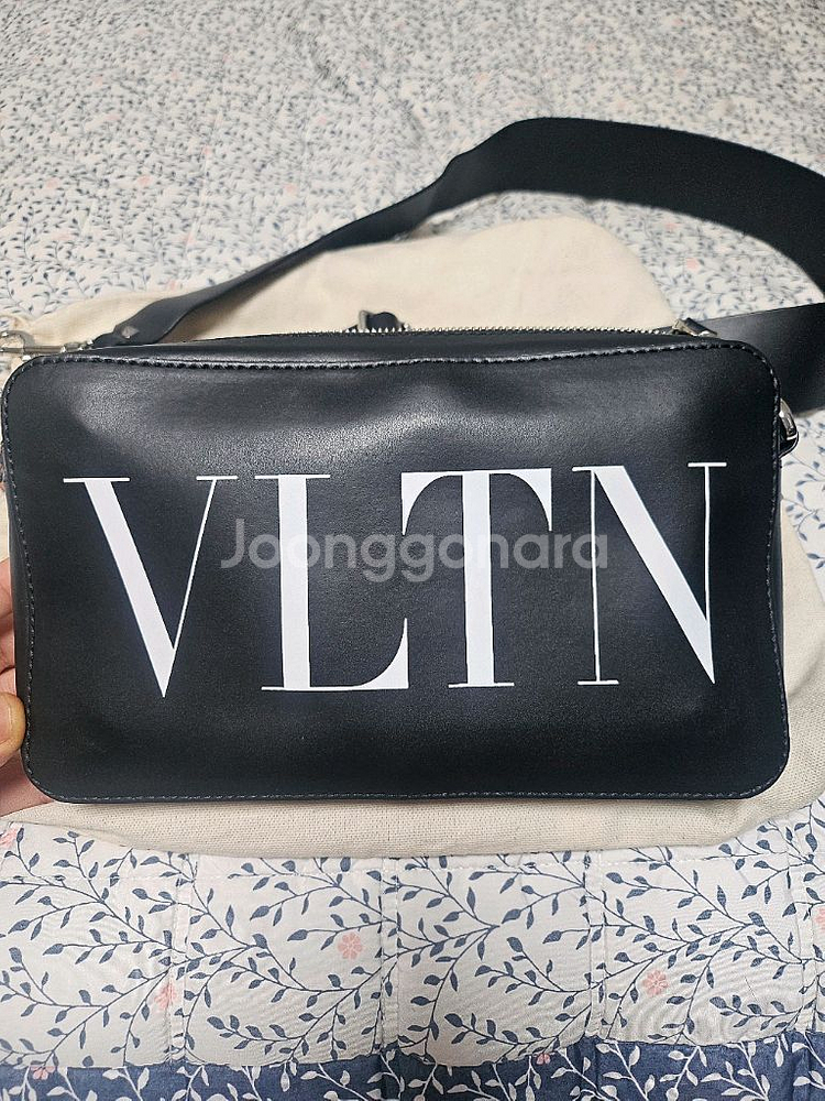 정품 발렌티노 VLTN로고 크로스백--1