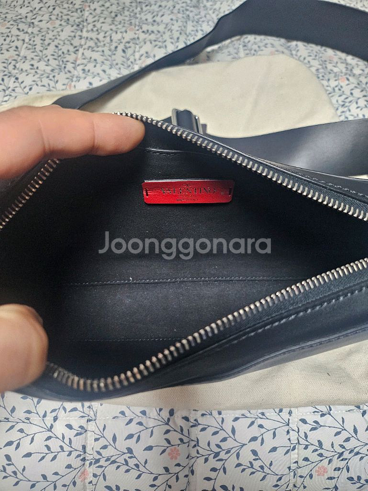 정품 발렌티노 VLTN로고 크로스백--6