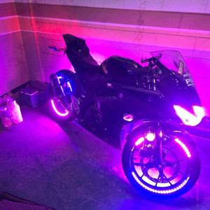 스즈키 GSX-R125 오토바이 이미지