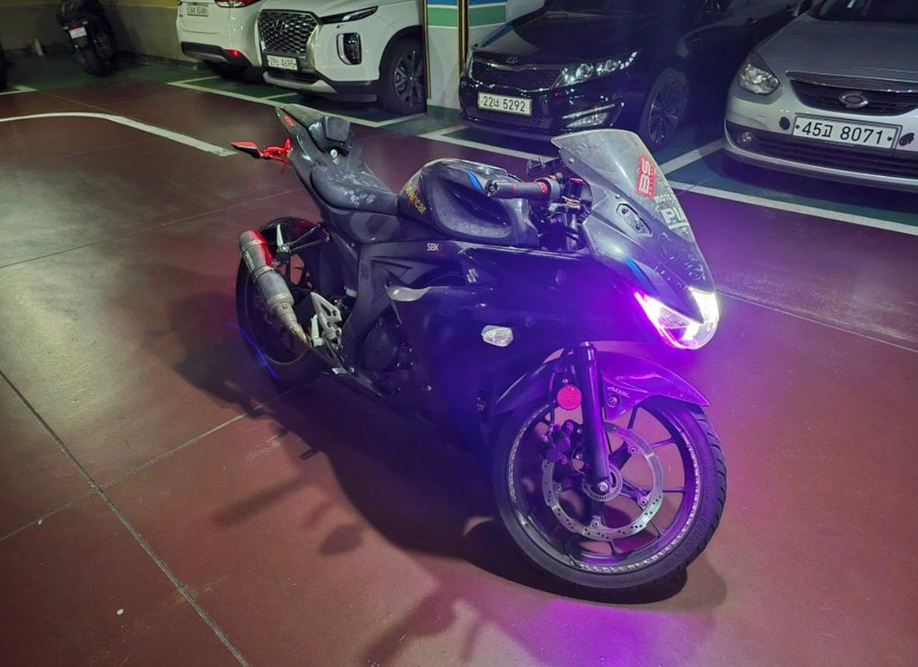 스즈키 GSX-R125 오토바이 이미지