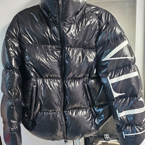 정품 발렌티노 VLTN로고 패딩