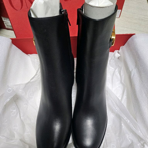 정품 발렌티노 V로고 시그니처 부츠37.5(새상품)