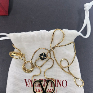정품 발렌티노 V로고 목걸이