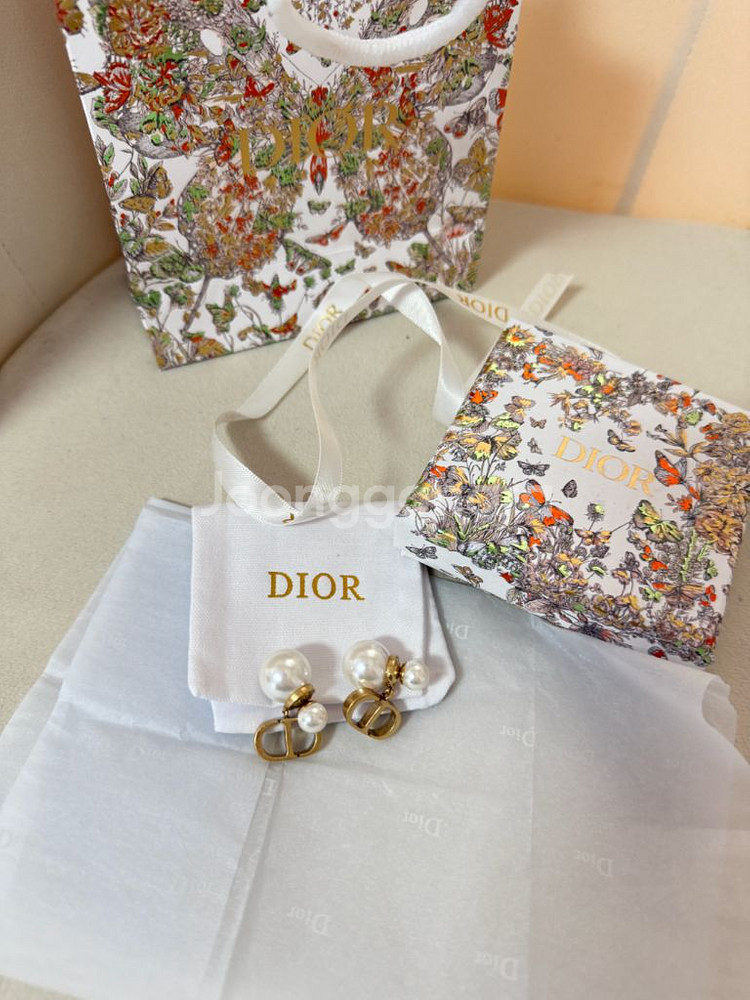 디올 바라클라바 펄 귀걸이--0