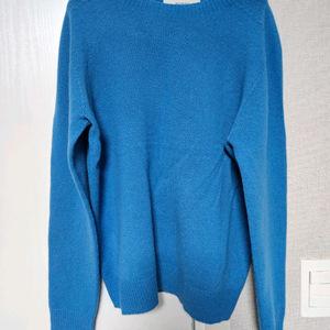 로즈베이 홀가먼트 라운드넥 니트 터콰즈블루