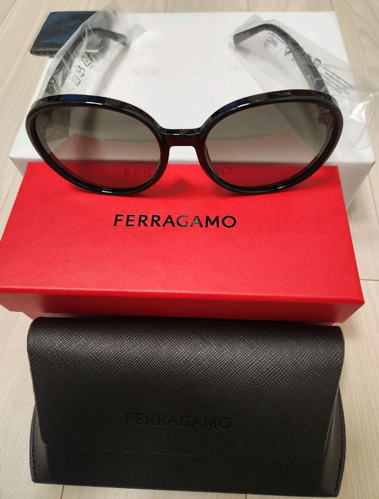페라가모 선글라스 미착용 새제품 sf2054slbk 정가60만 이미지