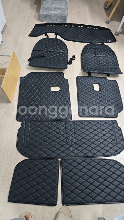 기아 레이 17년식 프레스티지 퀼팅매트 외 원목 창문걸이+발매트(새거_--1