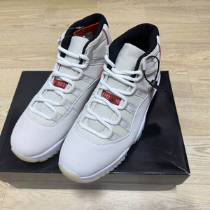 [270] 새제품 조던11 레트로 플래티넘 틴트