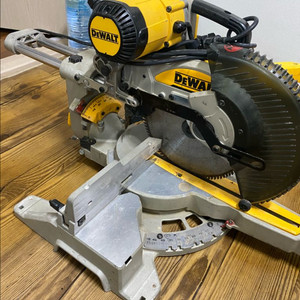 dw717 디월트10인치슬라이딩 각도절단기
