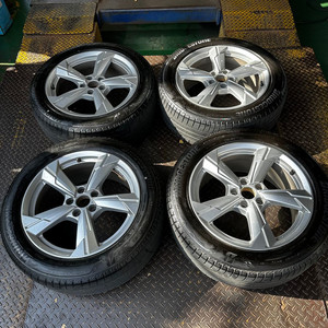18인치 아우디 C8 A6 중고휠타이어 1대분