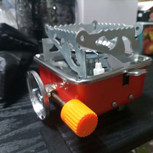 캠핑용으로 휴대용 미니 가스 버너입니다