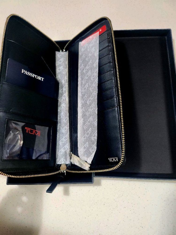 (새상품) 투미 여행용 지갑--2