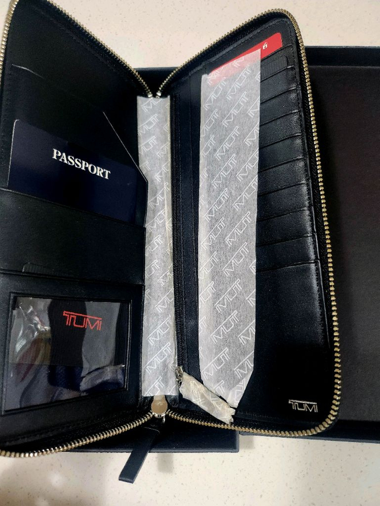 (새상품) 투미 여행용 지갑--1