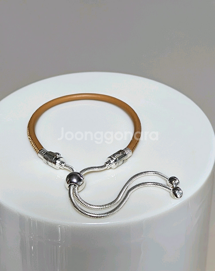 판도라 가죽 슬라이딩 팔찌 597225CGT--0