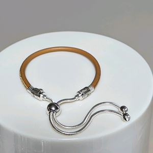 판도라 가죽 슬라이딩 팔찌 597225CGT