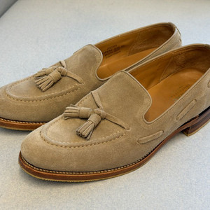 Loake 링컨 샌드 스웨이드 태슬 로퍼