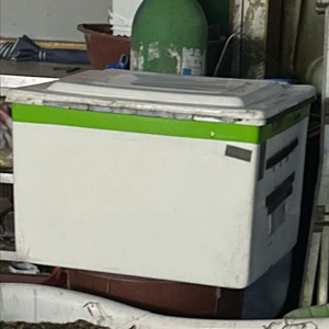 오토바이 배달 큰 배달 통 이미지