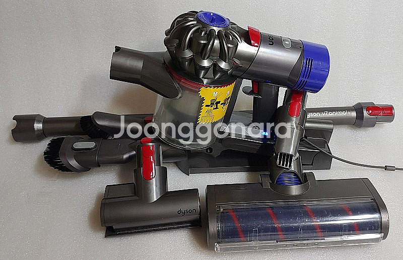 다이슨 무선청소기 V8 (본체, 정품아답타, 소프트롤러--1