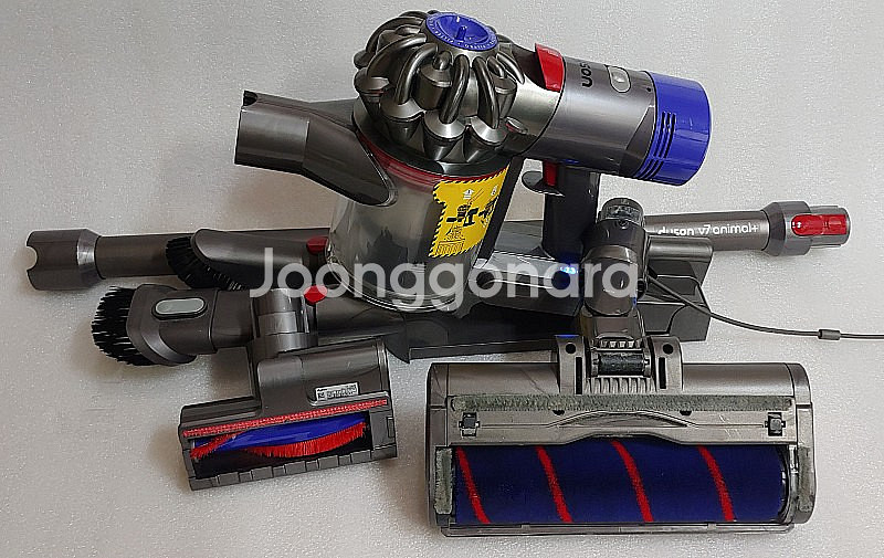 다이슨 무선청소기 V8 (본체, 정품아답타, 소프트롤러--2