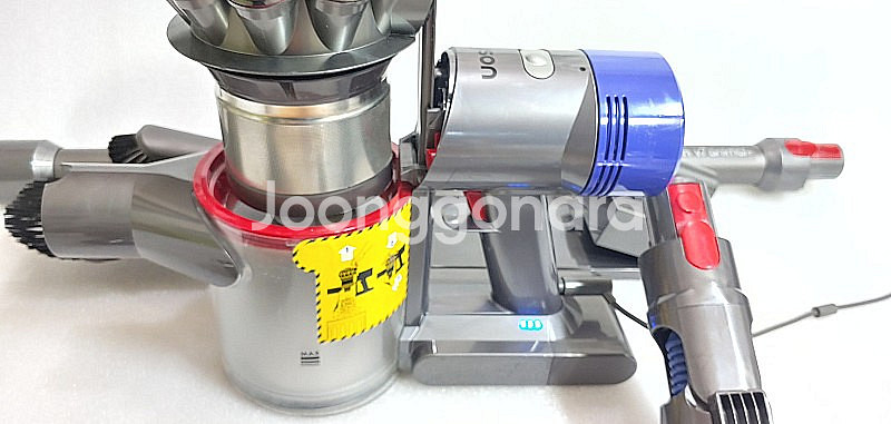 다이슨 무선청소기 V8 (본체, 정품아답타, 소프트롤러--0