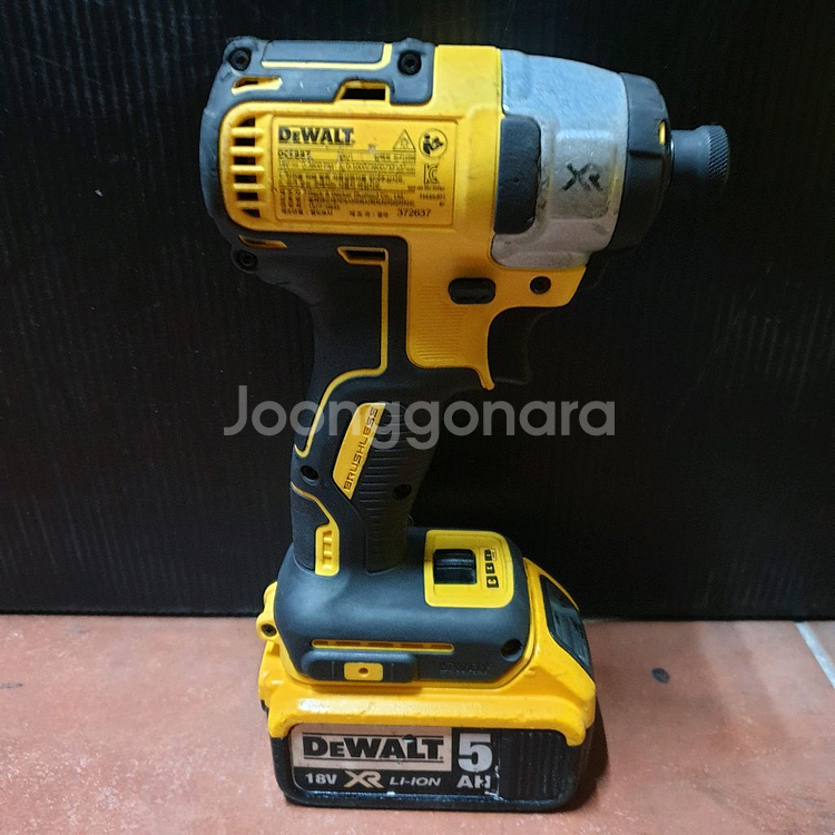 디월트 충전임팩 드라이버 DCF887 배터리포함--2