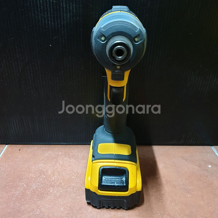 디월트 충전임팩 드라이버 DCF809 배터리포함--1