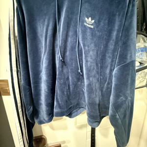 아디다스 벨벳 크롭 후드 L같은 XS