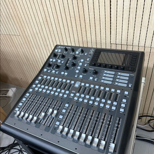 배링거 콤팩트 X32 프로듀서 믹싱콘솔