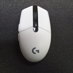 로지텍 G304 무선 게이밍 마우스