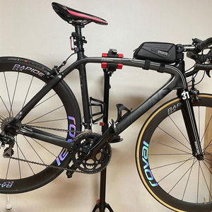 트리곤 다크니스 풀카본 로드 대차 이미지