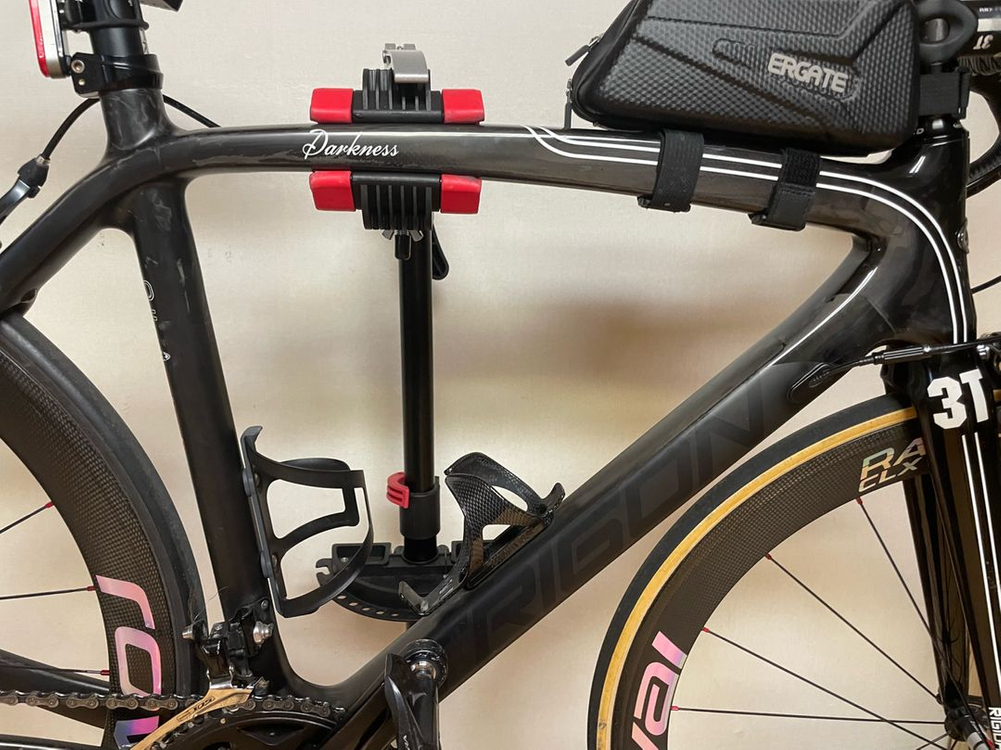 트리곤 다크니스 풀카본 로드 대차 이미지