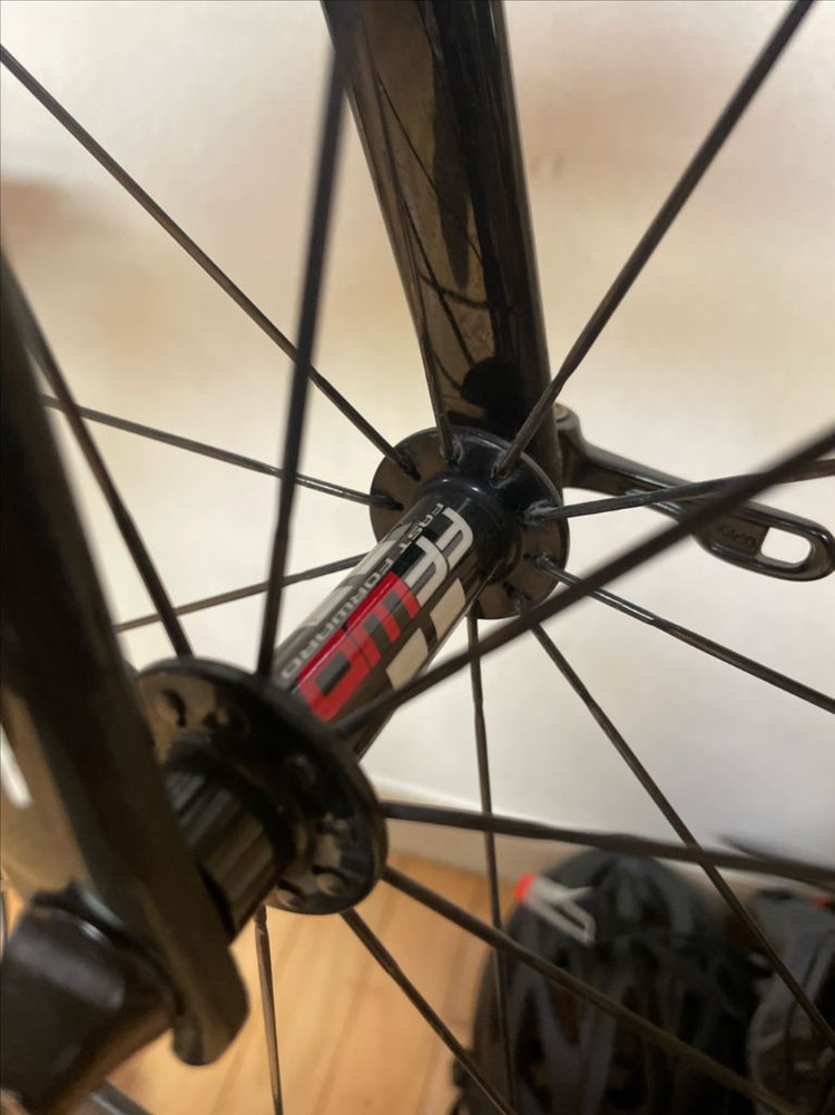 트리곤 다크니스 풀카본 로드 대차 이미지