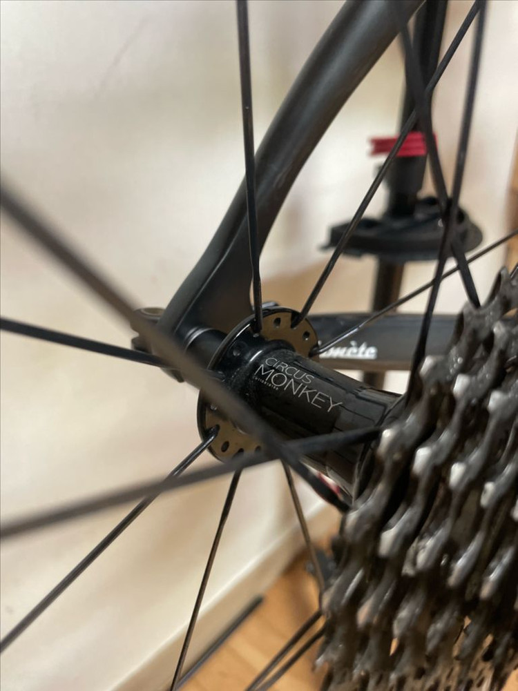 트리곤 다크니스 풀카본 로드 대차 이미지