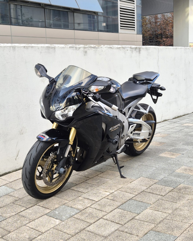 CBR1000RR 2010년식 판매합니다. 이미지