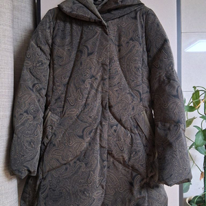 비꼴리끄 페이즐리 후드다운패딩