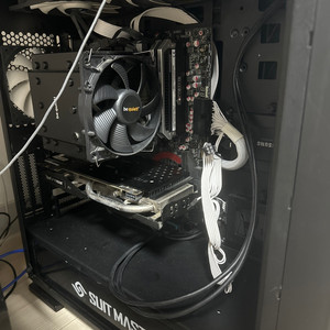 게이밍 PC 반본체 이미지